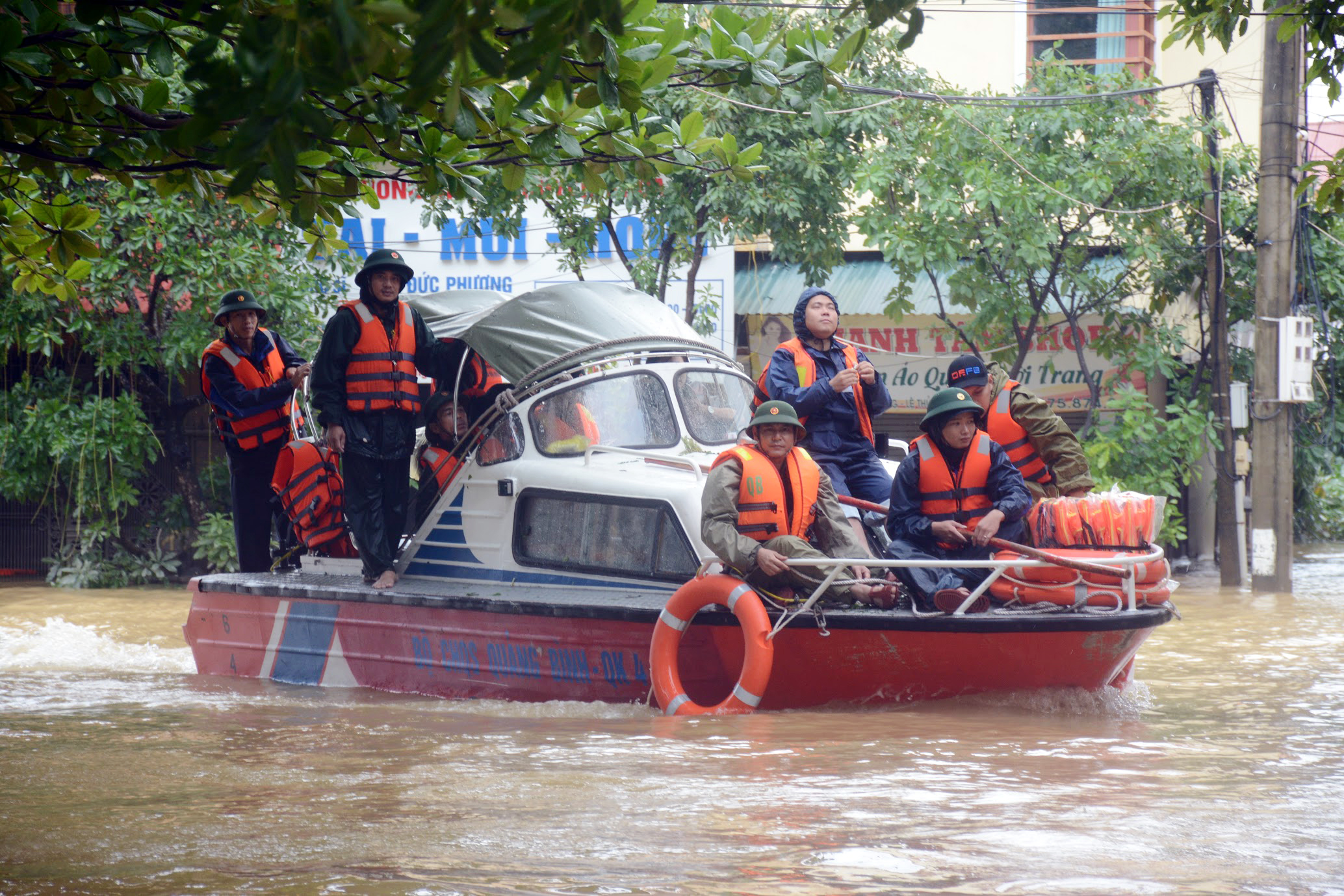Bài 2: Từ “bốn tại chỗ” đến xây dựng lực lượng phòng, chống thiên tai chuyên nghiệp (Tiếp theo và hết)